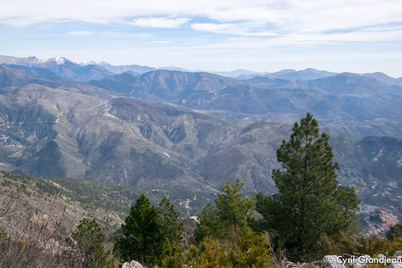 Ridge and summit of Férion